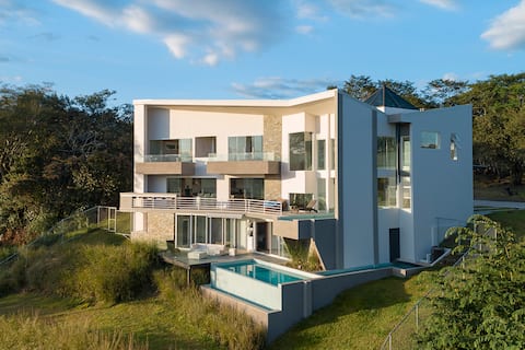 Miradora Lux Villa 20 mins from SJO Airport
