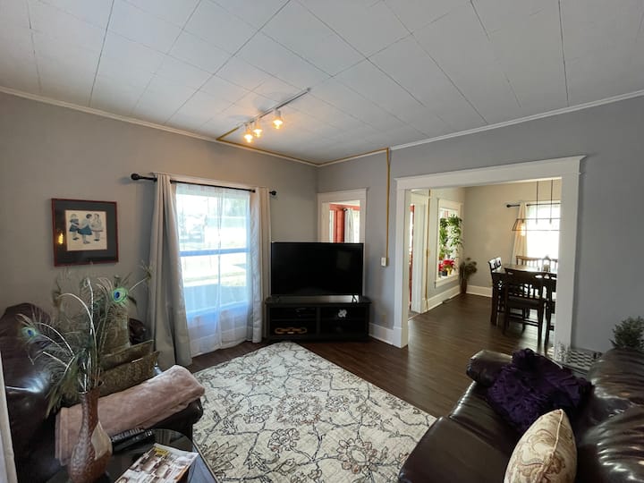 Spacious Group Getaway Near Andrews University - Berrien Springs, MI