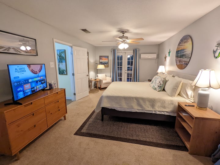 Camera padronale al 2 ° piano con portefinestre sul terrazzo privato.