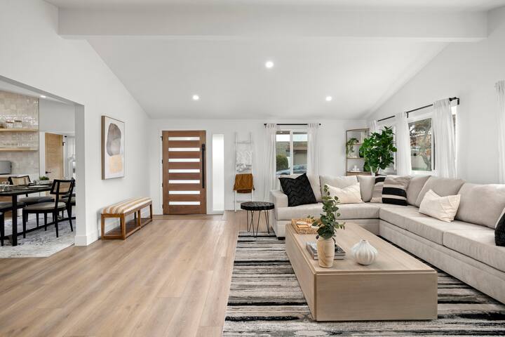 Modern Luxe Mission Valley 3 BR with Game Room gallery image 4