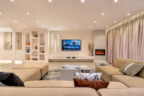 3 Bedroom Luxury Waterfront Apt.