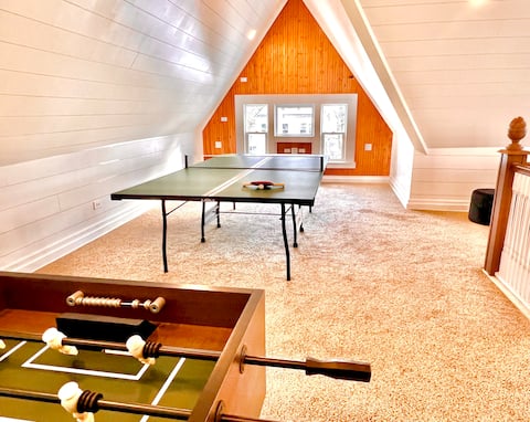 Grand Historic Victorian 4 Bd 4 Ba GameRoom-Arcade