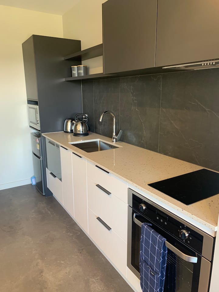 Modern Apartment - Walking Distance To Town - ワナカ