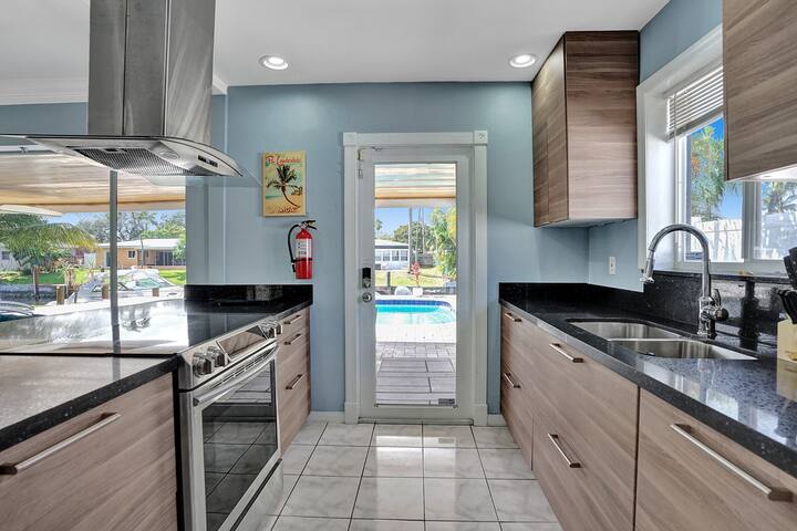 Coastal Cove Retreat gallery image 2