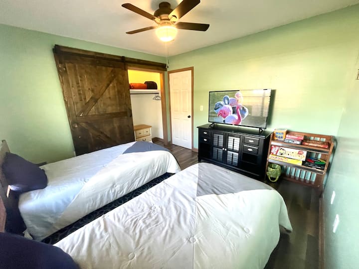 Საძინებელი 3 ორი ერთადგილიანი საწოლი