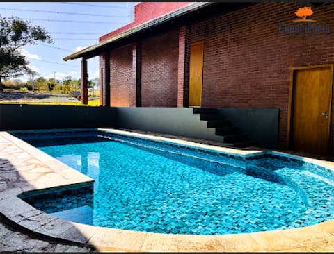 Imóvel de sucesso: Farmhouse in a gated community near Goiânia! em Trindade