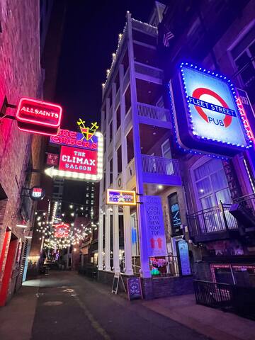 Downtown Penthouse | Broadway | Printer’s Alley gallery image 2