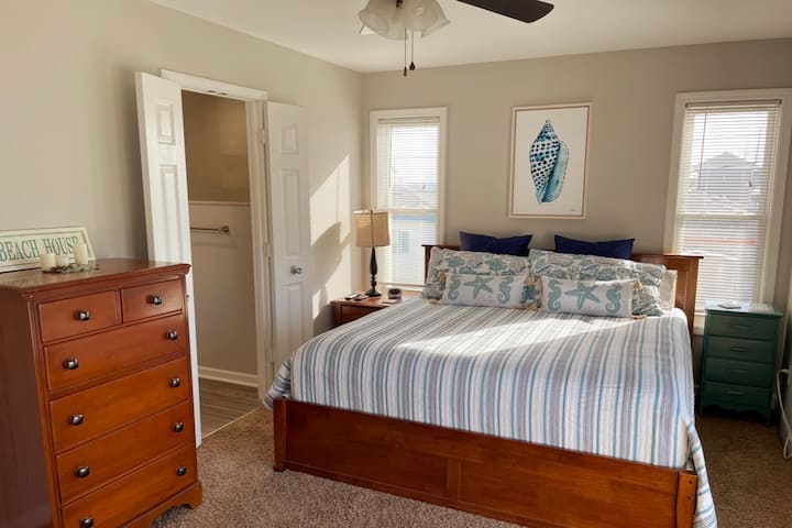 2nd floor master with ensuite and private balcony where you can watch the sun set every evening!