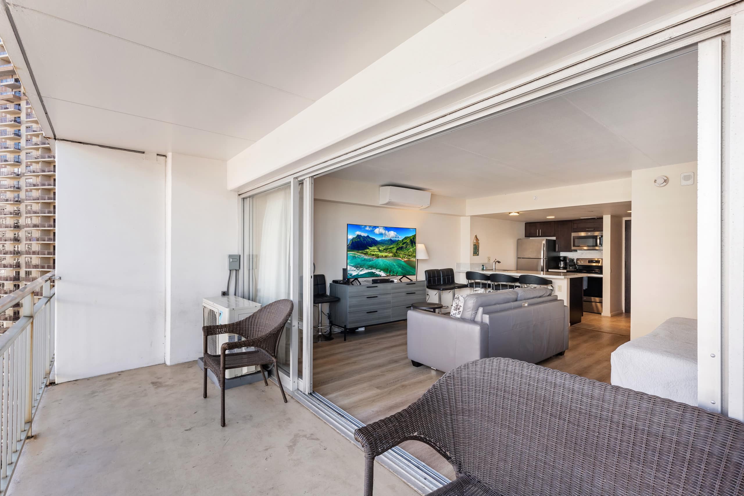 Hotel in Honolulu · ★4.8 · 1 bedroom · 3 beds · 1 private bath - Image 3