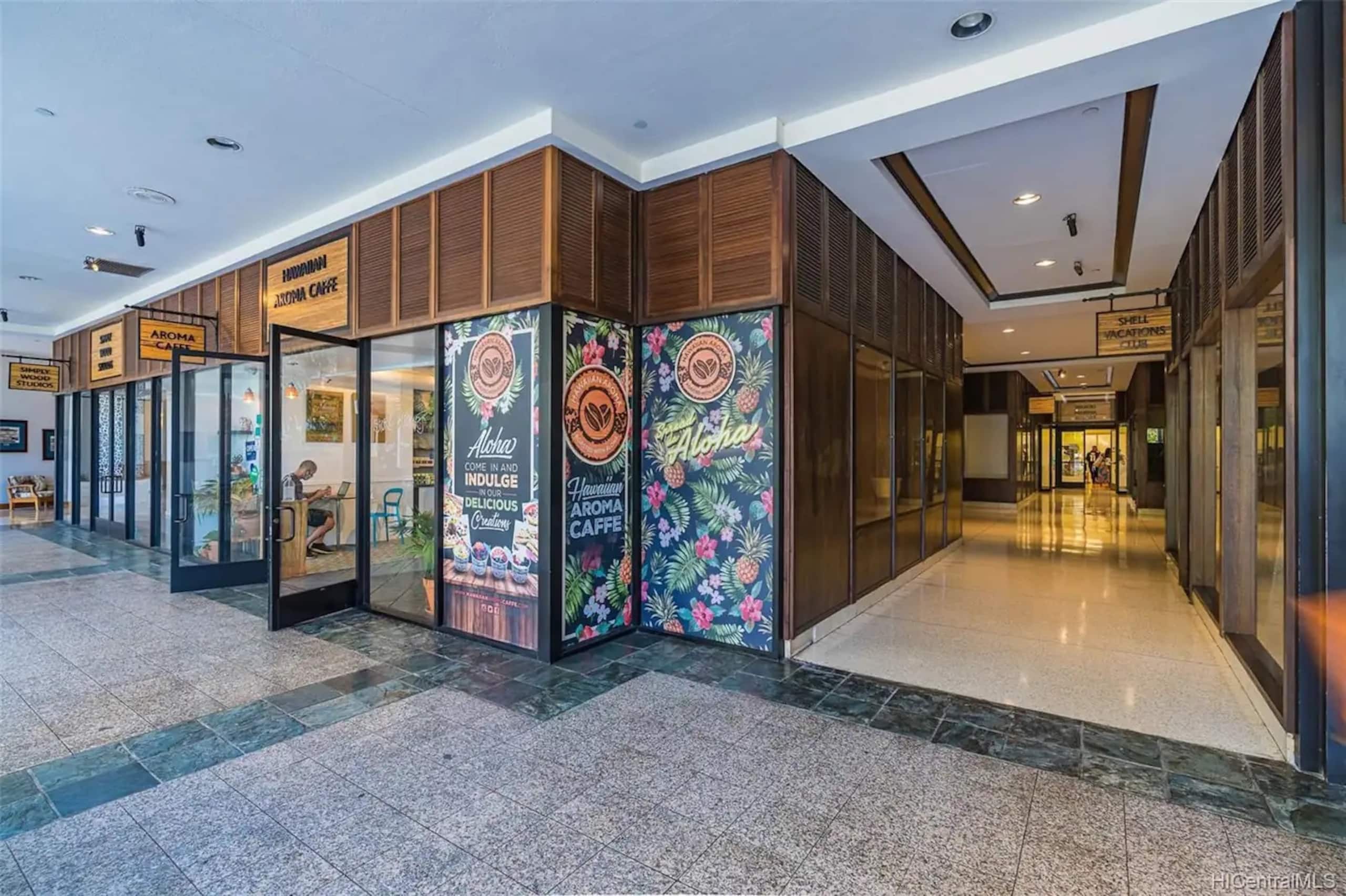 Hotel in Honolulu · ★4.8 · 1 bedroom · 3 beds · 1 private bath - Image 36
