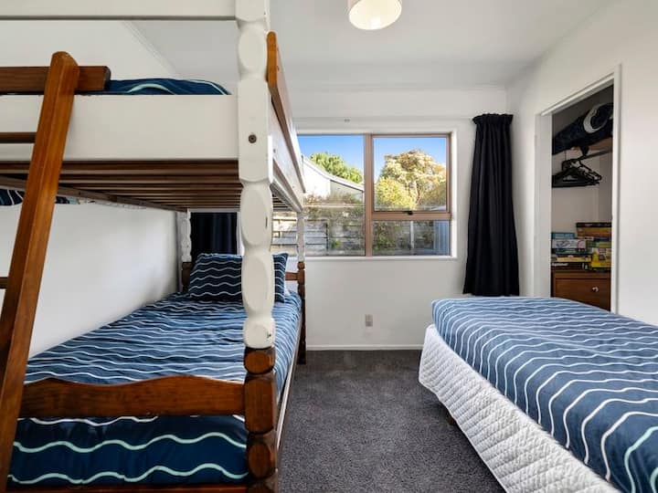 חדר המיטות (יכול לספק מצעים בעלות נוספת)