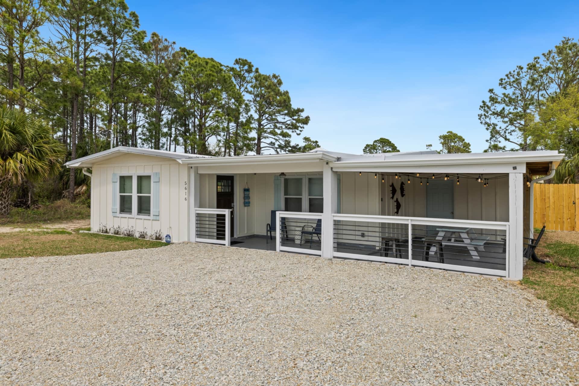 Sea Breeze House- 3 bd 2 ba 5 min walk to beach