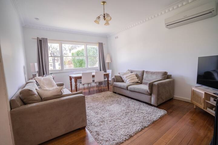 Beach House in the Heart of Barwon Heads gallery image 3