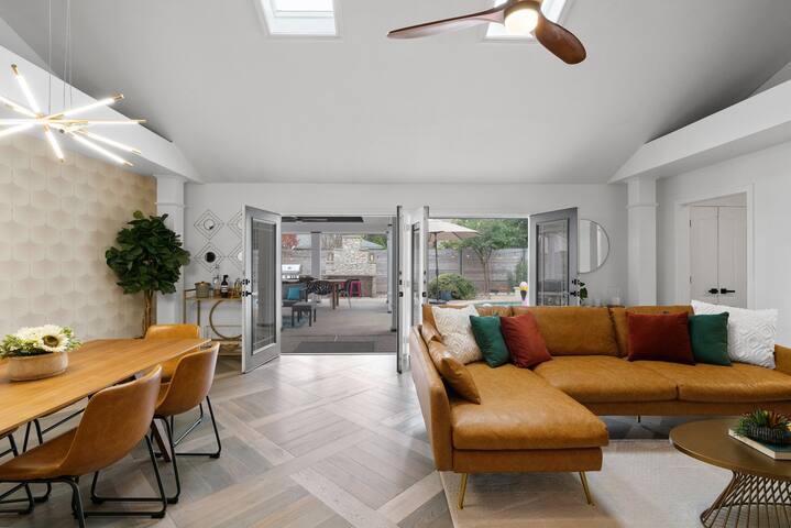 ATXpoolhaus | 3 min to Q2, Domain, & Breweries gallery image 5