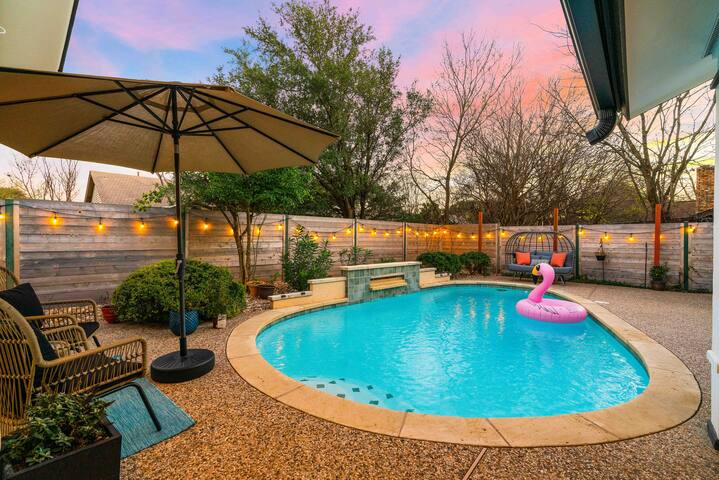 ATXpoolhaus | 3 min to Q2, Domain, & Breweries gallery image 2