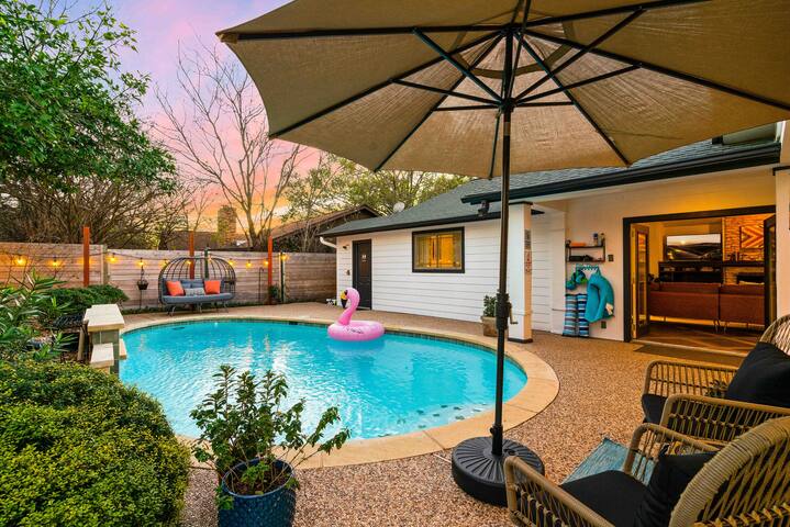 ATXpoolhaus | 3 min to Q2, Domain, & Breweries gallery image 3