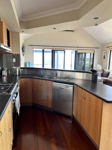 Sunset over the ocean gallery image 5