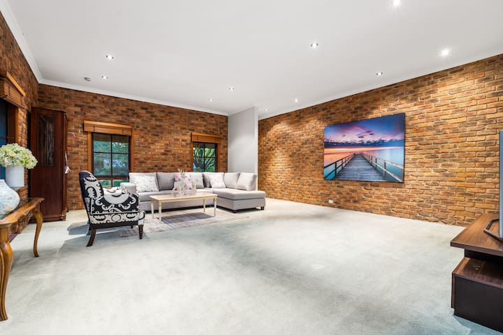 Dream getaway in an oasis gallery image 2