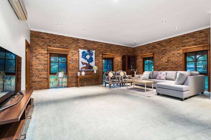 Dream getaway in an oasis gallery image 5