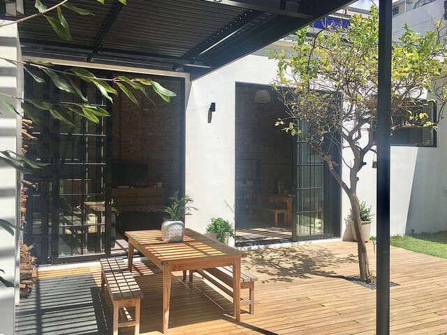 Oasis off trendy Kloof Street gallery image 3