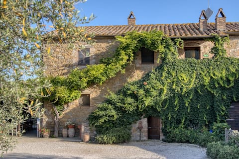 La Casa di Campagna - farmhouse + in-house restaurant