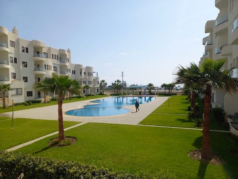 Family apartment with pool view parking in Colina