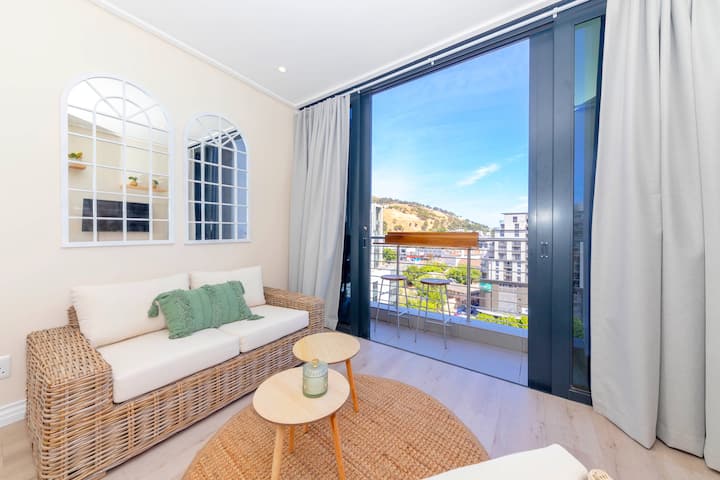 Designer Studio With Mountain Views Bree Street - Cape Town