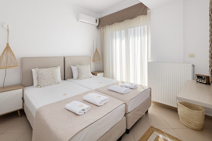 Dormitorios con camas individuales que se pueden combinar para hacer una cama doble.
