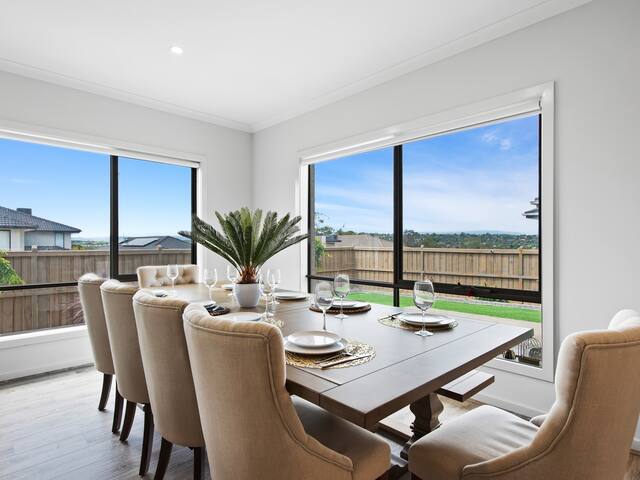 30% OFF Spacious5bedder4bath 1Study House @Croydon gallery image 3