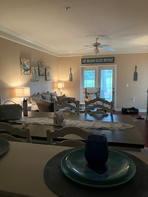 Top performing Airbnb: Relaxing Golf/Beach Getaway-Ground Floor Condo! in Carolina Shores