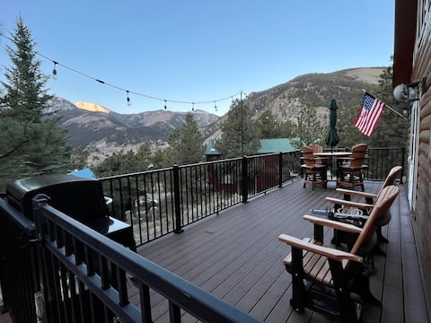 Perfect Location with Breathtaking Mountain Views!