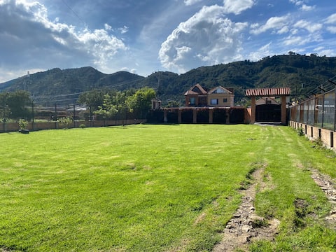 Spacious house for groups and families in Chia