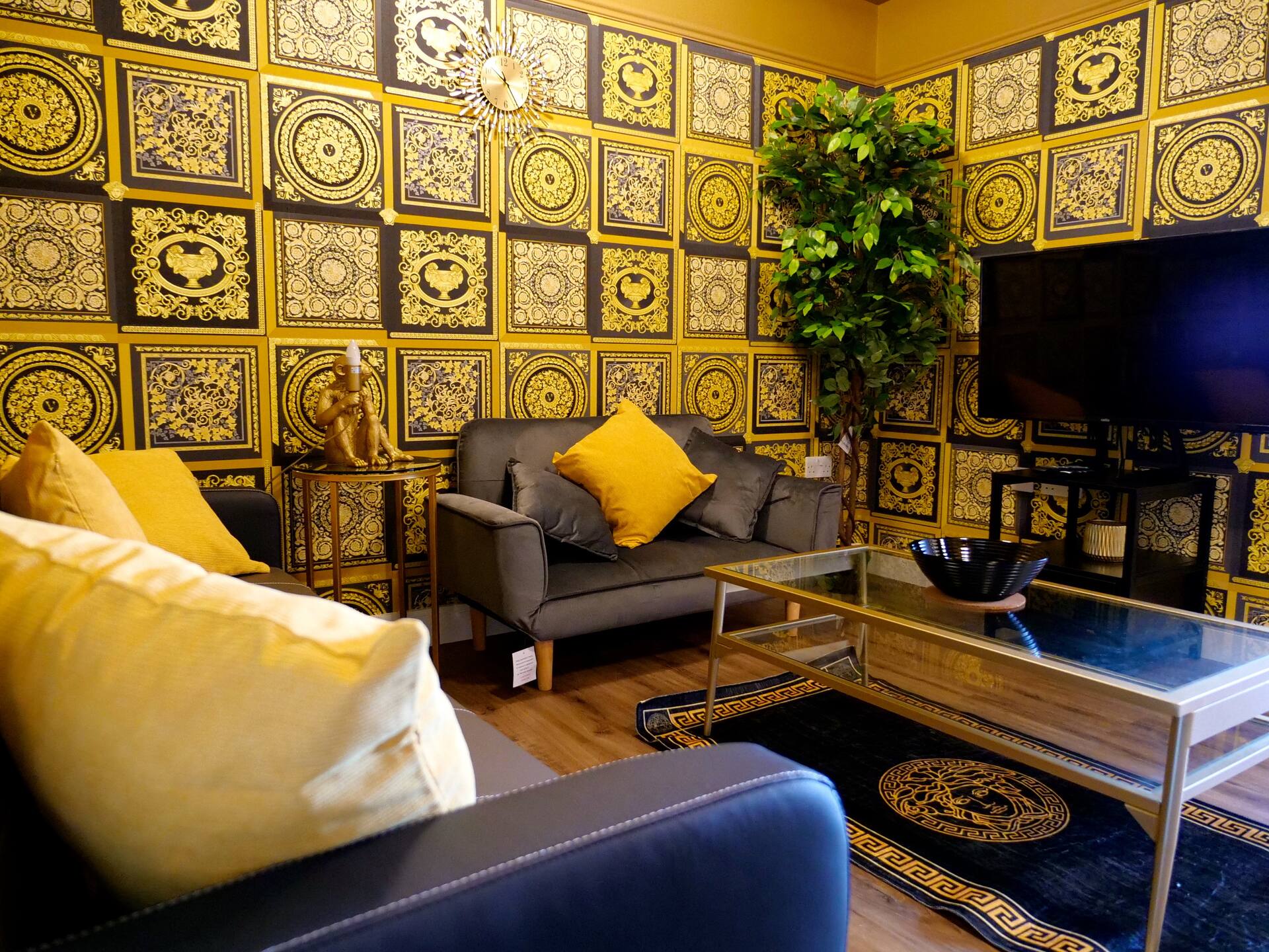 Ultra Deluxe Versace Apartment Near Sheffield — photo 3