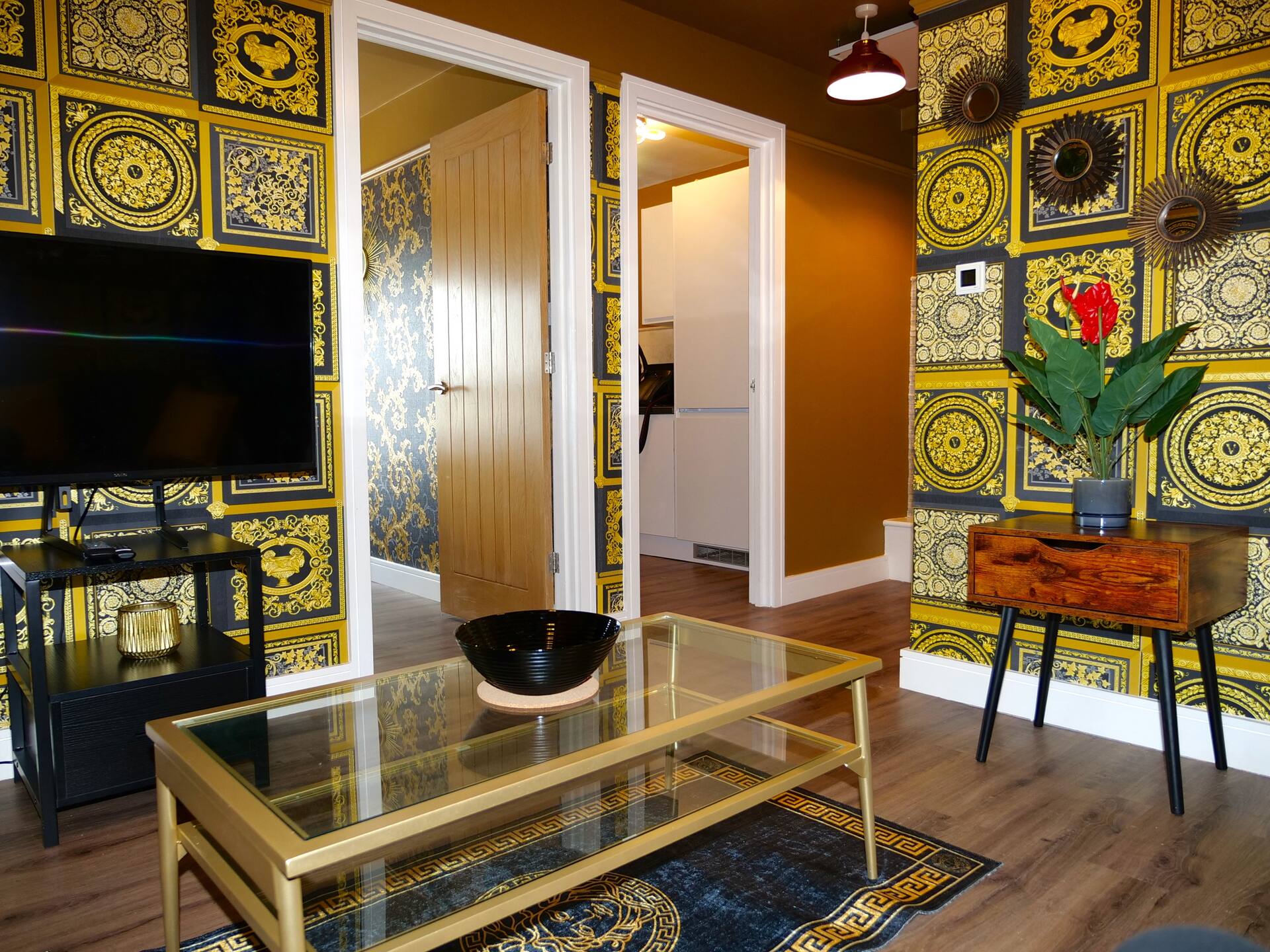 Ultra Deluxe Versace Apartment Near Sheffield