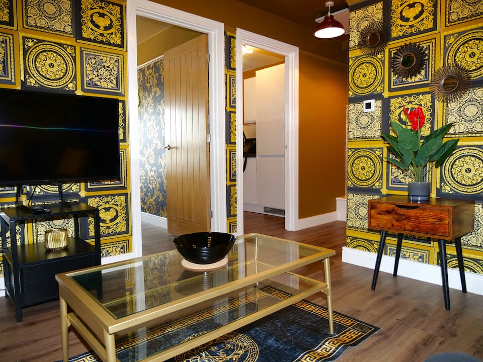 Ultra Deluxe Versace Apartment Near Sheffield — photo 1