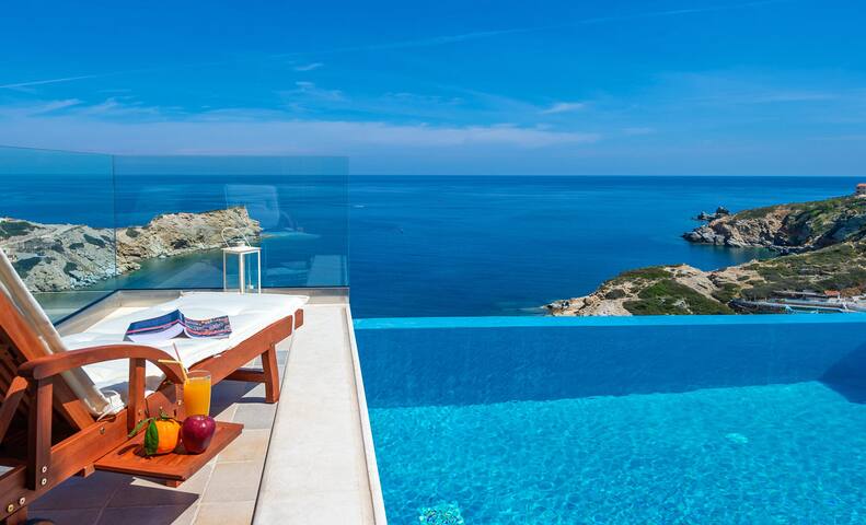 Villa Lygaria, 2 BD, 2 BA, private infinity pool gallery image 2