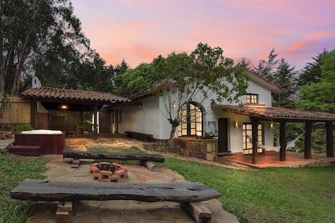 Rustic Hot Tub - Movies - WiFi - Fire pit & BBQ
