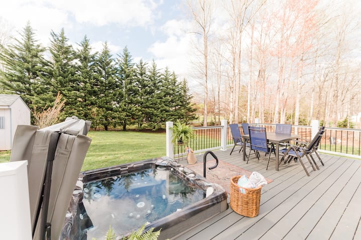 Oak Grove Retreat | Hot-tub; pet friendly; LU