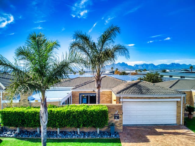 Magnificent Villa (Load-Shedding Free!)