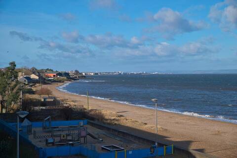 Stunning 3 bed seaview apartment