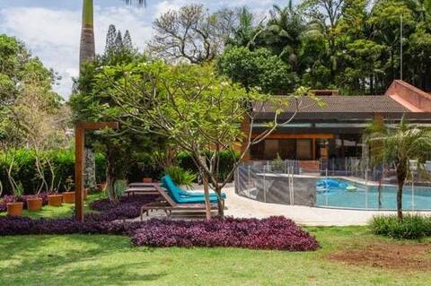 Casa térrea c/ área de lazer completa