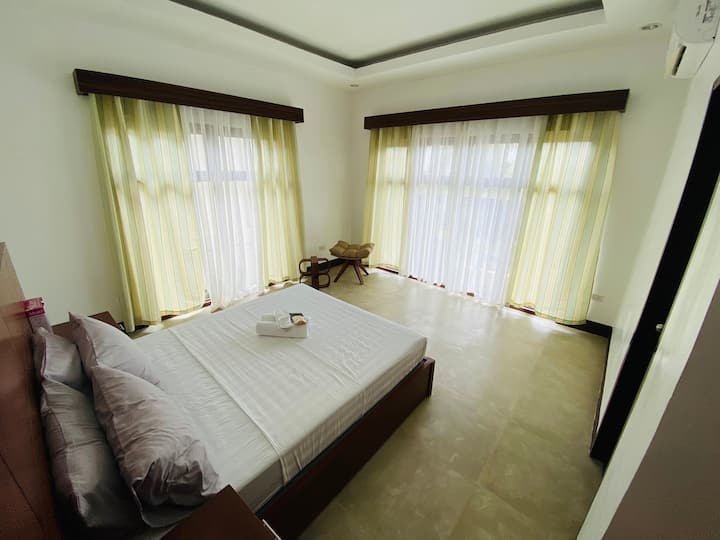 Room 2 with Toilet and Bath