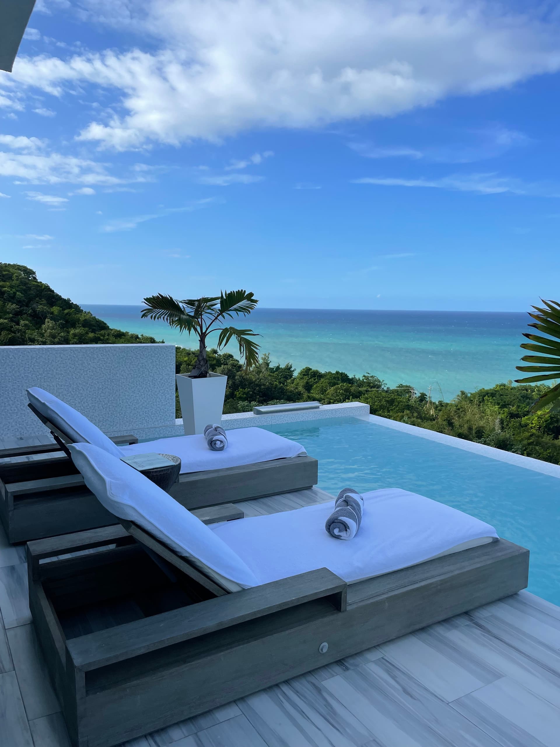 Oceanview Luxe Penthouse Suite + Infinity Pool