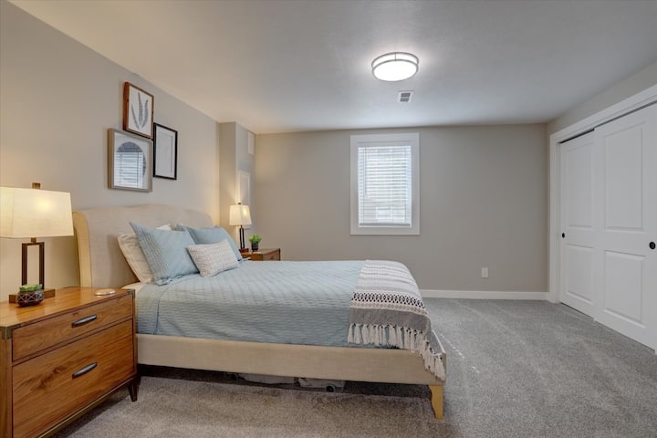 غرفة نوم 4 سرير بحجم في الطابق السفلي