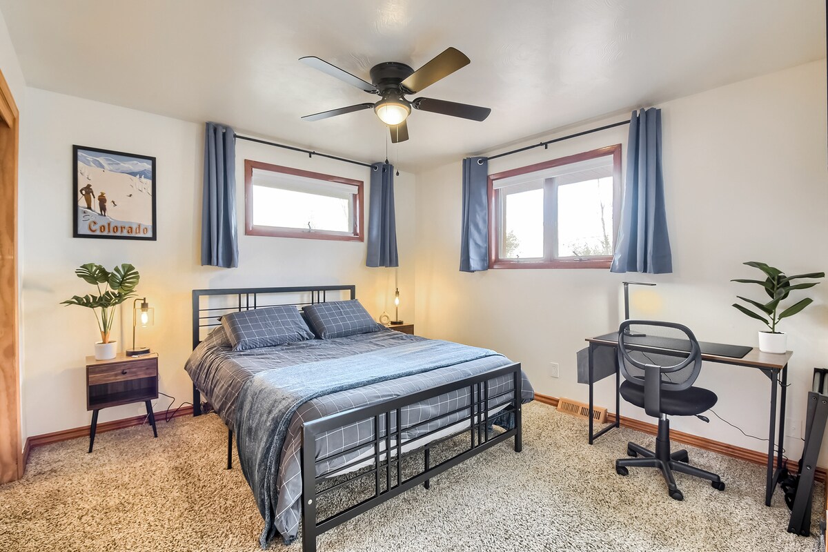 Chumba cha kulala cha 2: Lala vizuri na godoro la "povu la kumbukumbu la 12 na chaguo lako la mito thabiti au laini!