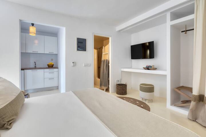 Aiolos – Private Pool & Jacuzzi Villa gallery image 5