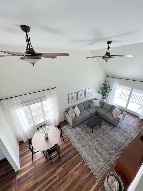 Newly Renovated Luxury Village 2 Bedroom