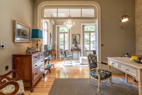 Airbnb em destaque: Alice Apartment in our Art Nouveau Townhouse em Porto