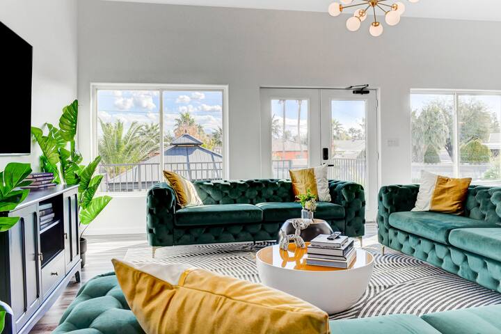 LUX 7BR/4.5BA • Stylish Villa w/Heated Pool&Spa + gallery image 4