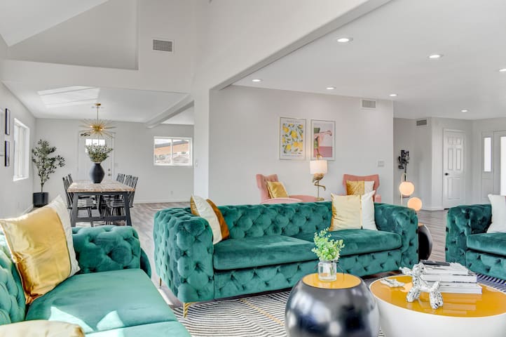 LUX 7BR/4.5BA • Stylish Villa w/Heated Pool&Spa + gallery image 5